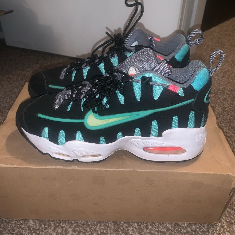 NIKE AIR MAX NM